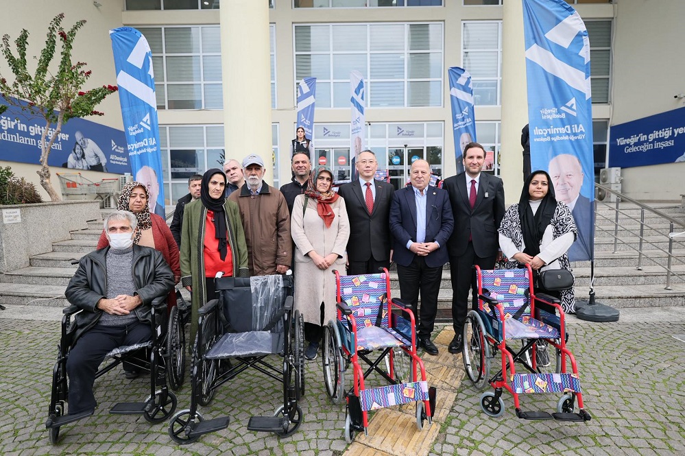 YÜREĞİR BELEDİYESİ ENGELLİLERİN YÜREĞİNE DOKUNDU