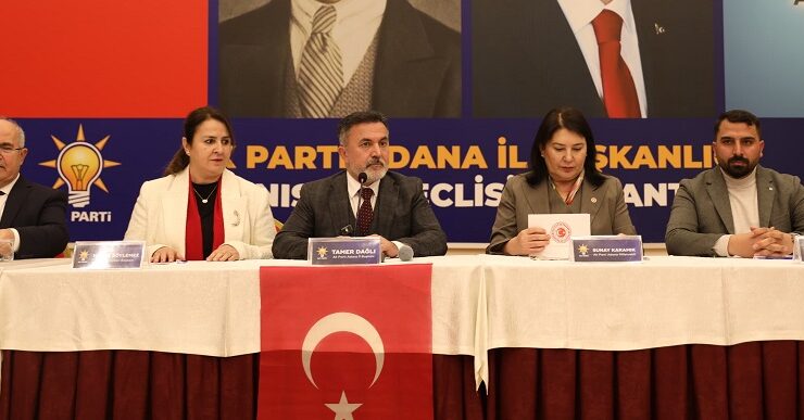 AK PARTİ SAHADAN GELEN GÖRÜŞÜ DİNLİYOR