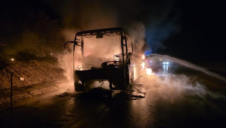 Pozantı’da otobüs yangını: Yolcular tahliye edildi