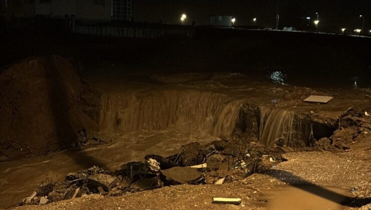 ADANA, YAĞMURA TESLİM OLDU!