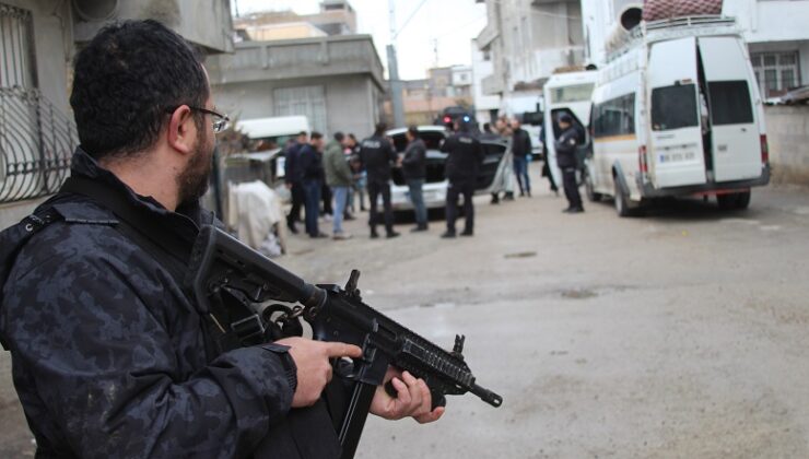 Adana’da taşlı, sopalı, silahlı kavga: 1 ölü, 5 yaralı