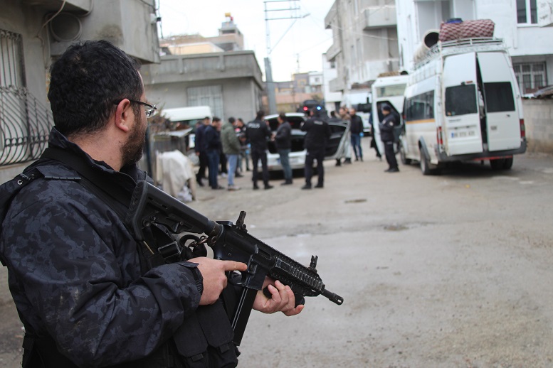 Adana’da taşlı, sopalı, silahlı kavga: 1 ölü, 5 yaralı