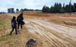 OKUL VAR, YOL YOK! BÖYLE SAÇMALIK OLUR MU?