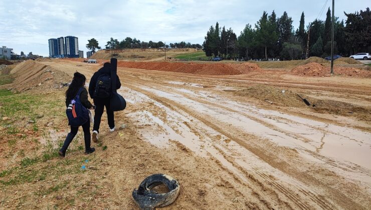 OKUL VAR, YOL YOK! BÖYLE SAÇMALIK OLUR MU?