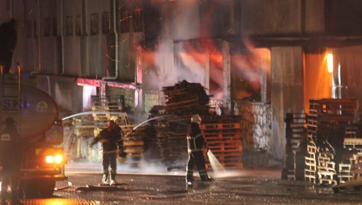 Adana’da fabrika yangını