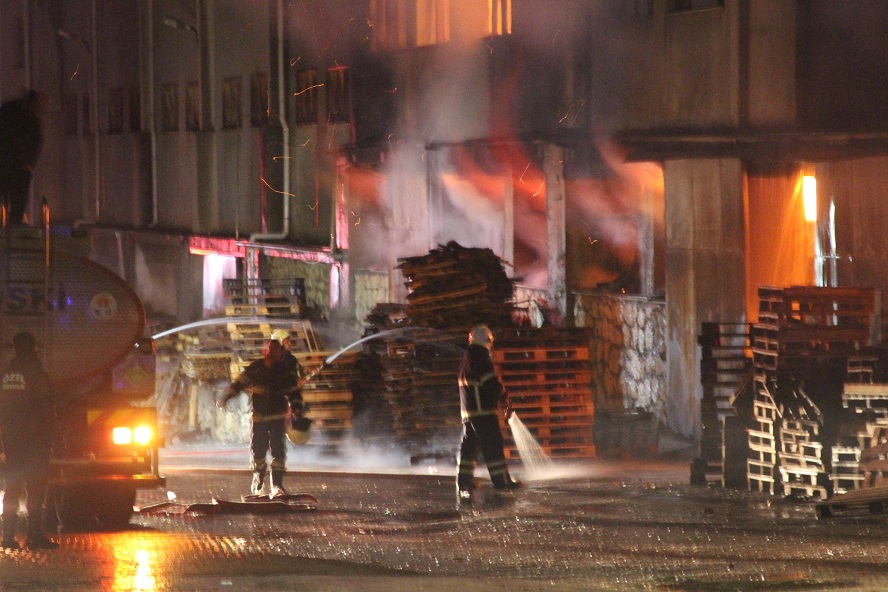 Adana’da fabrika yangını