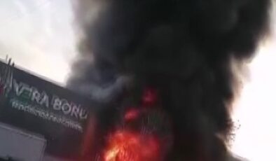 Plastik üretim tesisindeki yangın söndürüldü