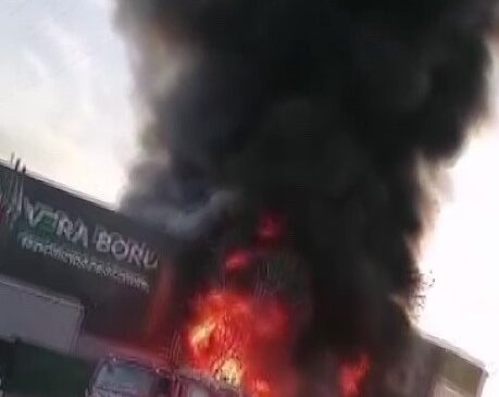 Plastik üretim tesisindeki yangın söndürüldü