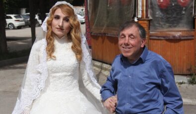 BELEDİYE OTOBÜSÜ GÖRME ENGELLİ ÇİFTİ YARALADI