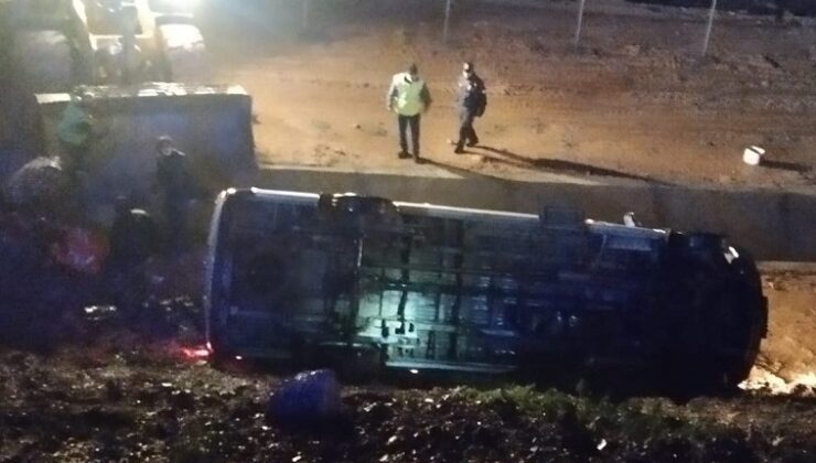 MİNİBÜS UÇURUMA YUVARLANDI