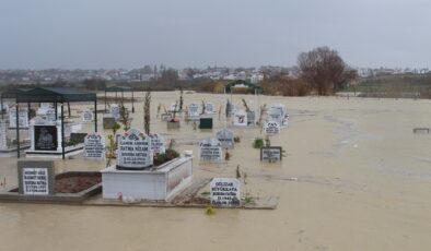 Buruk Mezarlığı sular altında kaldı
