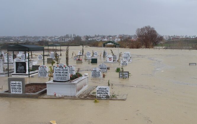 Buruk Mezarlığı sular altında kaldı