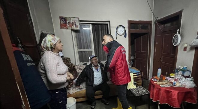 Seyhan’da ekipler gece boyunca görev başında