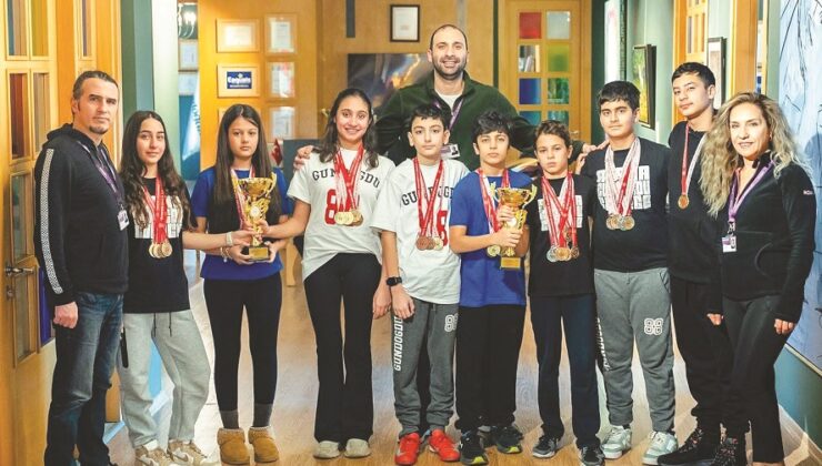 GÜNDOĞDU YÜZMEDE ADANA ŞAMPİYONU