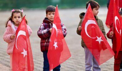Adana’da ilk ders ‘Bayrak Sevgisi’ temasıyla işlendi