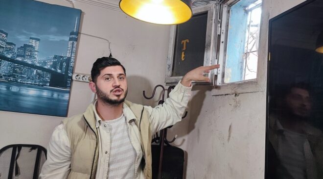 KEDİNİN GİREMEYECEĞİ YERDEN HIRSIZLIK İÇİN GİRDİ!