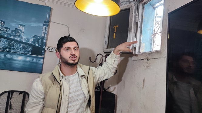 KEDİNİN GİREMEYECEĞİ YERDEN HIRSIZLIK İÇİN GİRDİ!