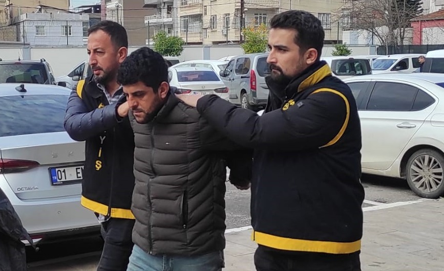 DEDİKODU YÜZÜNDEN 4 KİŞİYİ YARALADI