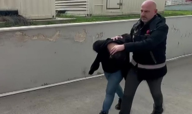 Evindeki sandıktan 814 gram eroin çıktı