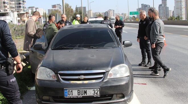 Otoyolda araç içinde sır ölüm