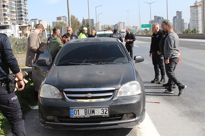 Otoyolda araç içinde sır ölüm