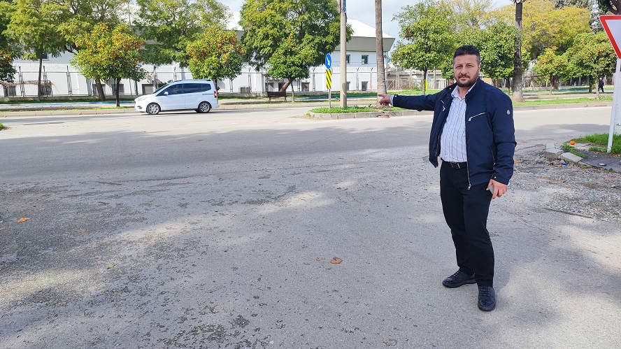 Sürekli kaza olmasına esnaf isyan etti