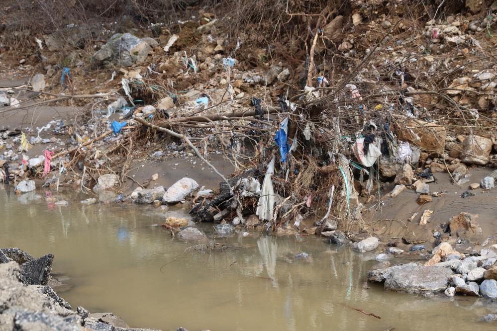 Selin ardından oluşan plastik atıklar dikkat çekti