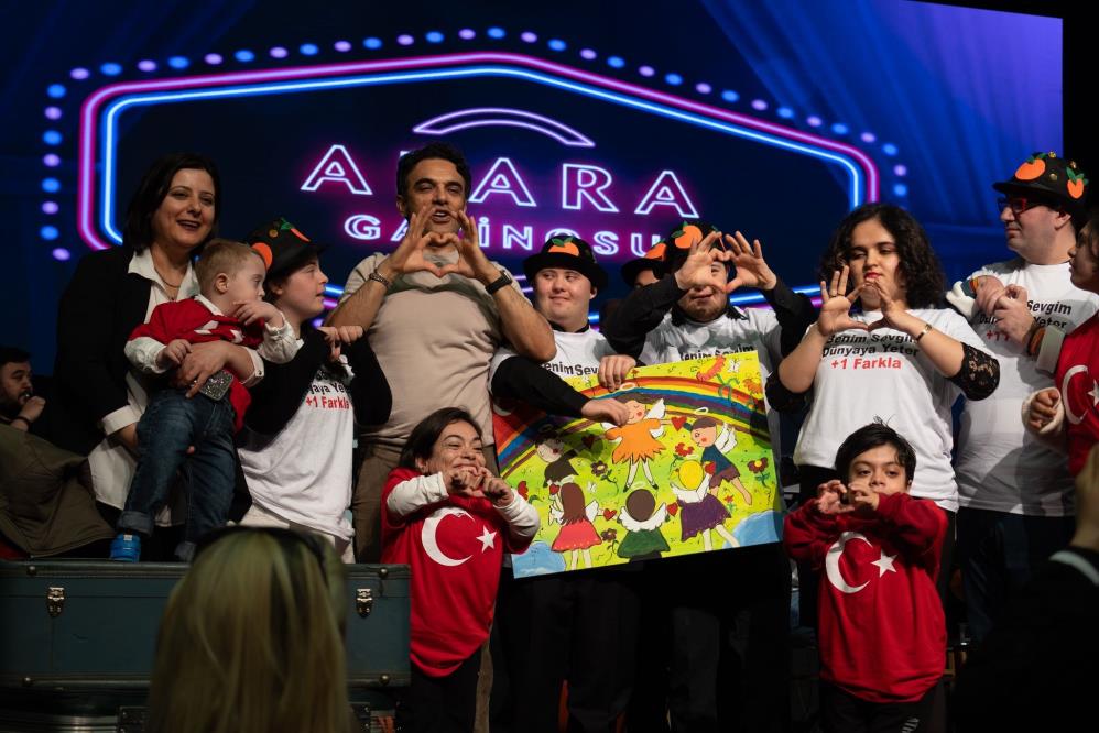 Özel ihtiyaçlı çocuklar sanatçı Uğur Aslan ile buluştu