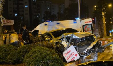 Minibüs ile otomobil çarpıştı: 4 yaralı