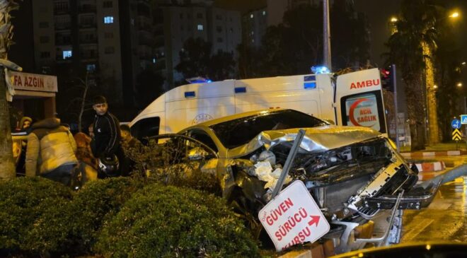 Minibüs ile otomobil çarpıştı: 4 yaralı