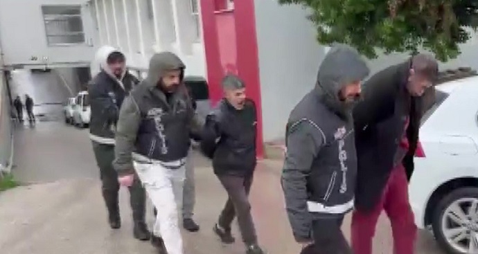 KAÇAK SİGARAYI BİRİSİ GETİRİP EVE KOYMUŞ!