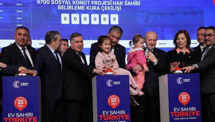 Adana’da ‘Yüzyılın Konut Projesi’nin kuraları çekildi