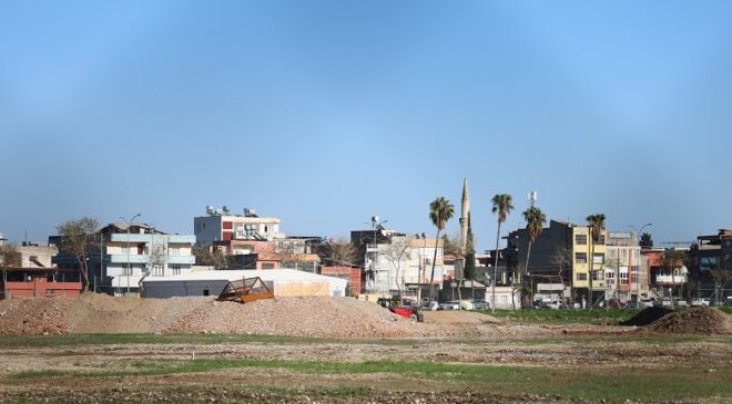 Coniler, Conolara komşu oluyor