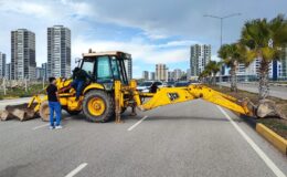 Tapulu arazilerine yol yapıldığını iddia ederek yolu kapattılar