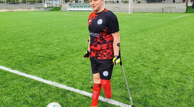 Deprem futbol aşkını bitiremedi