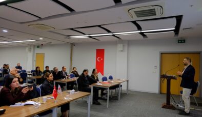 Diksiyon ve yapay zekâ çağında habercilik eğitimi