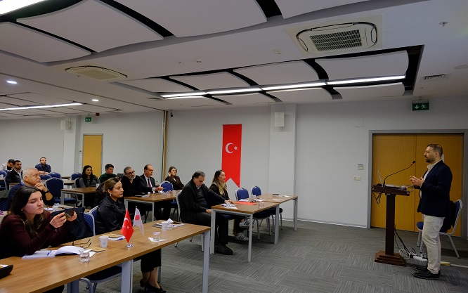 Diksiyon ve yapay zekâ çağında habercilik eğitimi