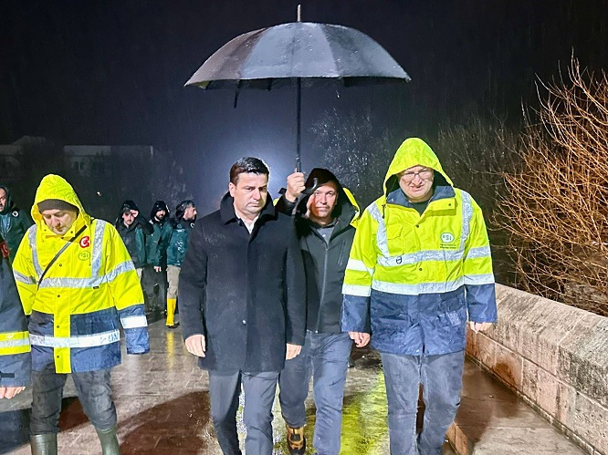 Kozan’da dere yataklarına gece denetimi