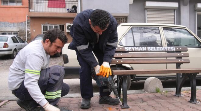SEYHAN BELEDİYESİNDEN PARKLARA YOĞUN MESAİ