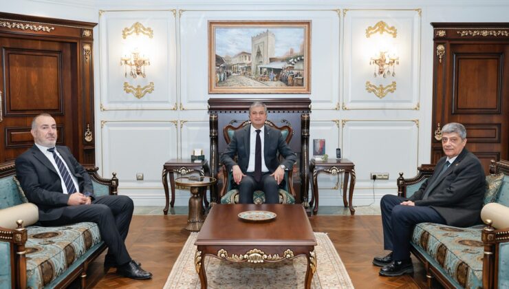 Masa başında değil halkın arasında