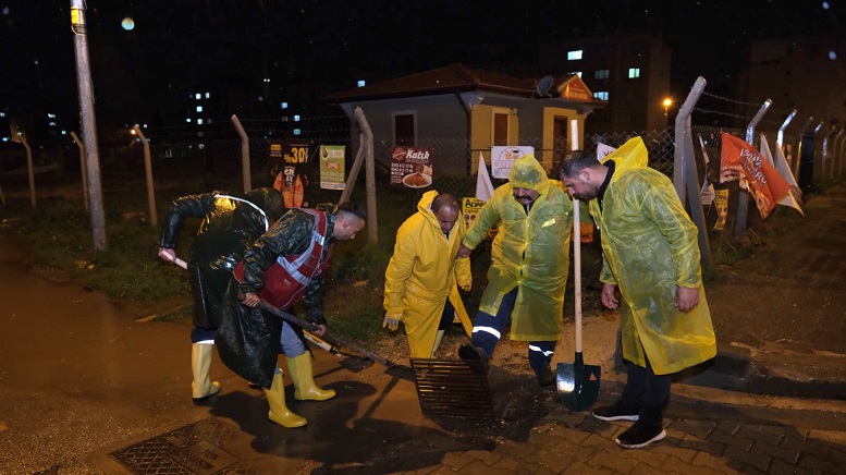 Ceyhan’da sağanak yağışa karşı seferberlik