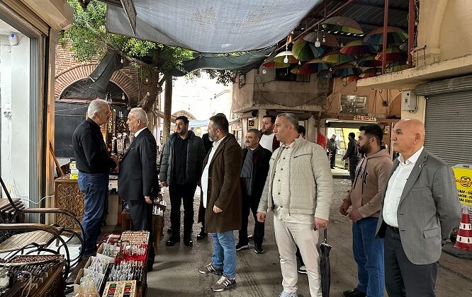 Kanlı tarihî çarşıda sorun dinledi