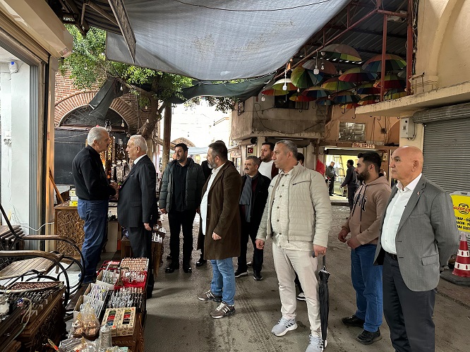 Kanlı tarihî çarşıda sorun dinledi