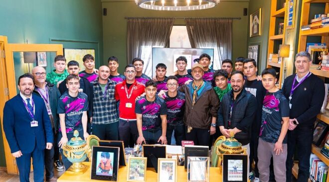 Dr. Gökhan Gündoğdu şampiyonları kabul etti