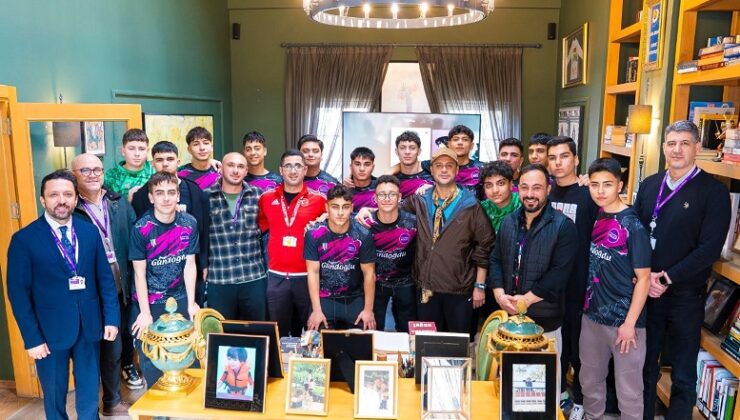 Dr. Gökhan Gündoğdu şampiyonları kabul etti