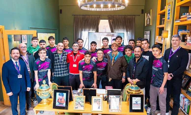 Dr. Gökhan Gündoğdu şampiyonları kabul etti