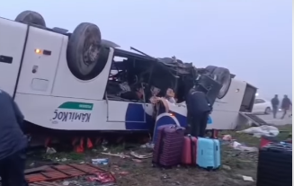 Kozan’da yolcu otobüsü devrildi: 2 ölü, 17 yaralı