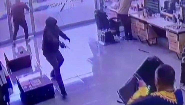 BERBERDE HUSUMETLİSİNİN YERİNE BERBERİ VURDU!