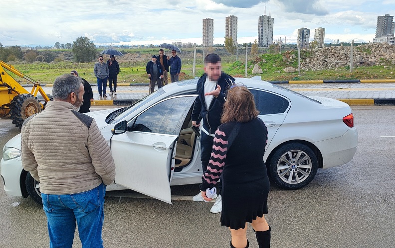 Yolu silahla açtıran genç tutuklandı