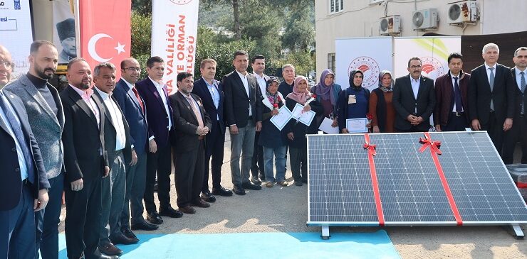 Adana’da konargöçer kadınlara taşınabilir enerji desteği